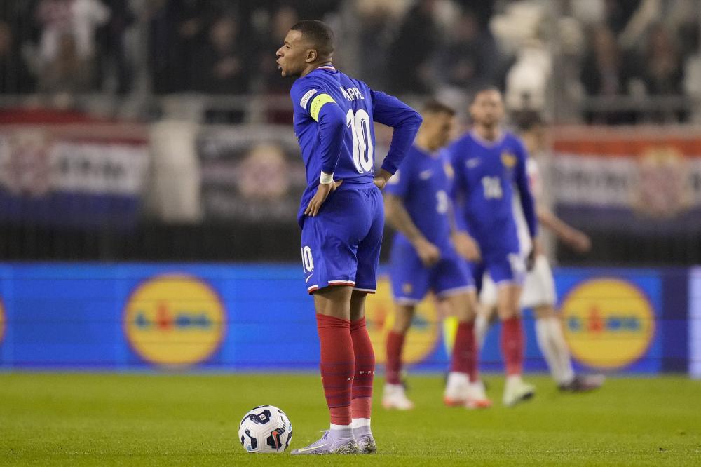 英超曼城与利物浦积分榜争夺白热化